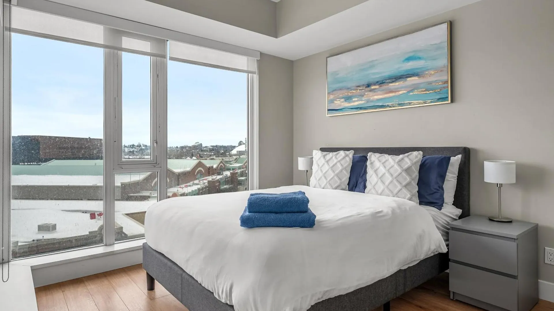 5-Min Walk To Stampede!! Unbeatable Downtown Experience- Walk To Bars, Casino, Stampede & Saddledome Plus Bonus Banff Pass, Parking & Wine! Calgary Canada
